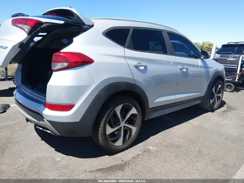 2017 Hyundai Tucson Sport VIN KM8J33A25HU562201 фото 4