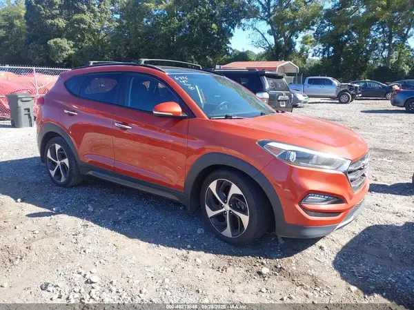 KM8J33A27GU066556 — 2016 Hyundai Tucson, Передняя часть слева (Left Front), фото до ремонта