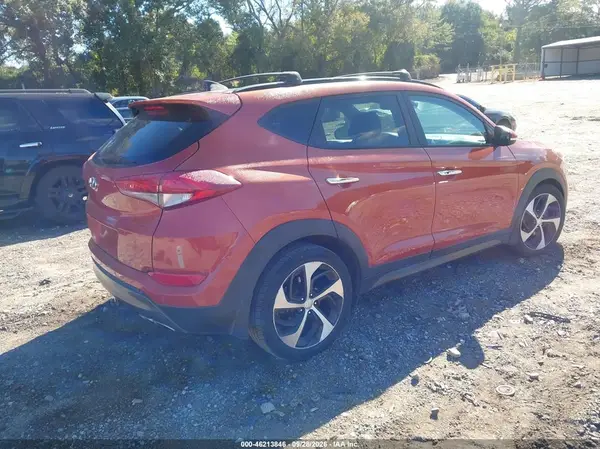 KM8J33A27GU066556 — 2016 Hyundai Tucson, фото 4 с аукциона IAAI, Передняя часть слева