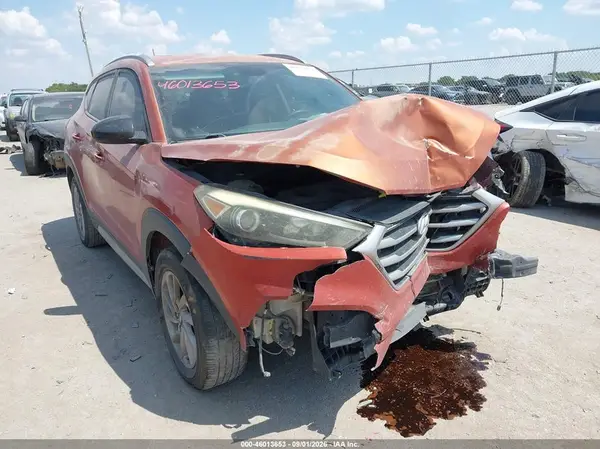KM8J33A45HU436972 — 2017 Hyundai Tucson, Передняя часть (Front & Rear), фото до ремонта