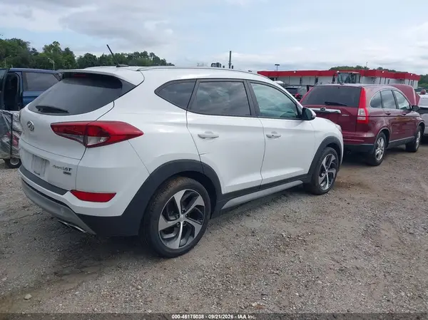 KM8J3CA25HU379395 — 2017 Hyundai Tucson, фото 4 с аукциона IAAI, Пожар двигателя