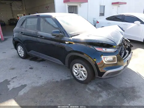 KMHRB8A34MU070006 — 2021 Hyundai Venue SE, Задняя часть (Rear), фото до ремонта