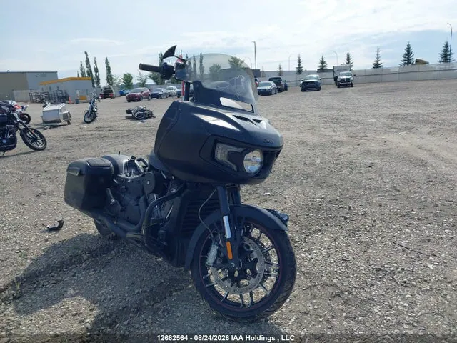 2020 INDIAN MOTORCYCLE CO. Challenger Dark Horse VIN 56KLCDRRXL3387019 фото 1