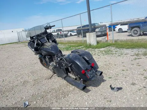 2020 INDIAN MOTORCYCLE CO. Challenger Dark Horse VIN 56KLCDRRXL3387019 фото 3
