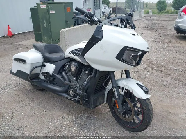2020 INDIAN MOTORCYCLE CO. Challenger Dark Horse VIN 56KLCDRR8L3391554 фото 1
