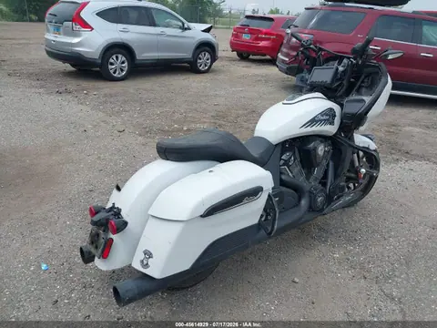 2020 INDIAN MOTORCYCLE CO. Challenger Dark Horse VIN 56KLCDRR8L3391554 фото 4