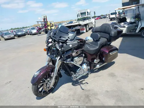 2022 INDIAN MOTORCYCLE CO. Roadmaster Limited VIN 56KTKABBXN3408159 фото 2
