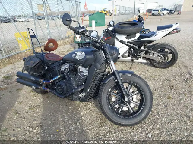 56KMTA004M3166244 — 2021 Indian Motorcycle Co. Scout Bobber Abs, Передняя часть (Front), фото до ремонта