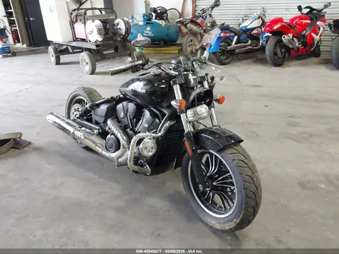 56KSCB615S3025502 — 2025 Indian Motorcycle Co. Scout Sixty Classic, Опрокидывание (Rollover), фото до ремонта