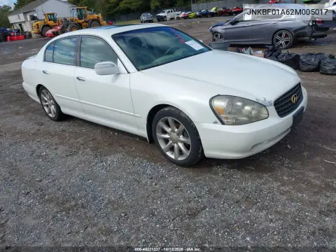 JNKBF01A62M005017 — 2002 Infiniti Q45, Сзади, фото до ремонта