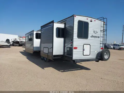 2020 Jayco Jay Flight 40' Travel Trailer VIN 1UJBJ0BV2L1T60142 фото 3