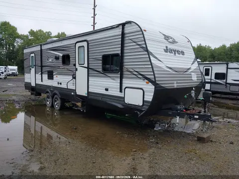 1UJBJ0BR9J1TC0927 — 2018 Jayco JAYFL184BH, Повреждение штормом (Storm Damage), фото до ремонта