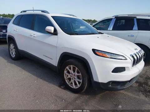 1C4PJLCBXJD566803 — 2018 Jeep Cherokee Latitude FWD, Передняя часть слева (Left Front), фото до ремонта