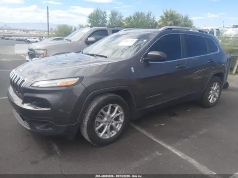 2018 Jeep Cherokee Latitude Plus Fwd VIN 1C4PJLLB7JD561817 фото 2
