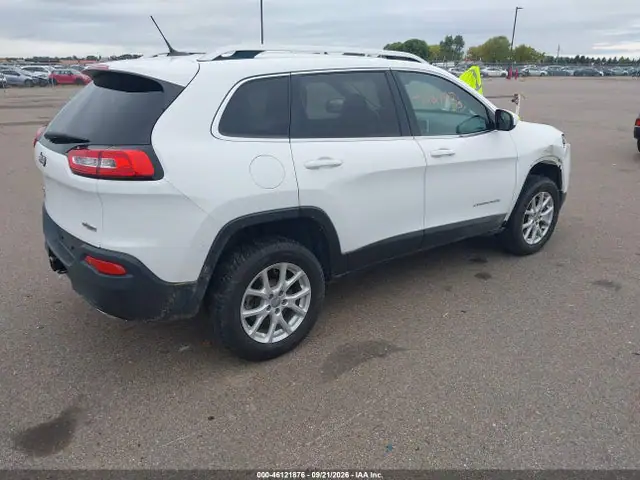 2015 Jeep Cherokee Latitude VIN 1C4PJMCSXFW631070 фото 4
