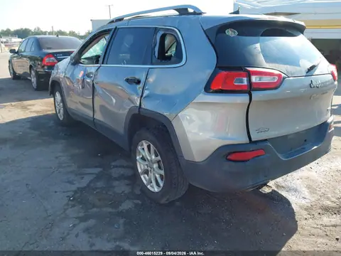 2016 Jeep Cherokee Latitude VIN 1C4PJLCBXGW201454 фото 3