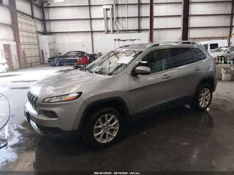 2016 Jeep Cherokee Latitude VIN 1C4PJMCB5GW218314 фото 2