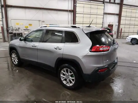 2016 Jeep Cherokee Latitude VIN 1C4PJMCB5GW218314 фото 3