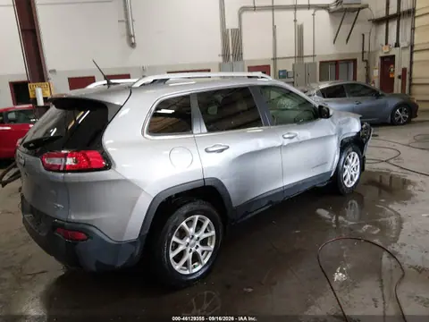 2016 Jeep Cherokee Latitude VIN 1C4PJMCB5GW218314 фото 4