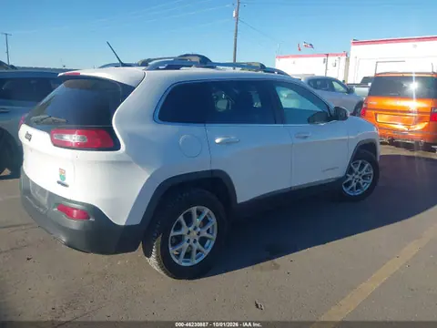 2016 Jeep Cherokee Latitude VIN 1C4PJMCB3GW298793 фото 4