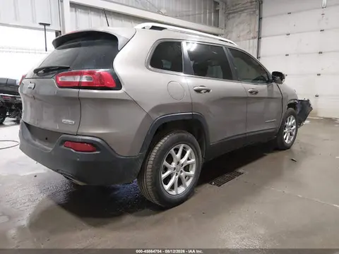 2017 Jeep Cherokee Latitude VIN 1C4PJMCS3HW640017 фото 4