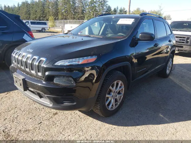 1C4PJMAB2HW556144 — 2017 Jeep Cherokee Sport 4X4, фото 2 с аукциона IAAI 14.10.2026, Естественный износ
