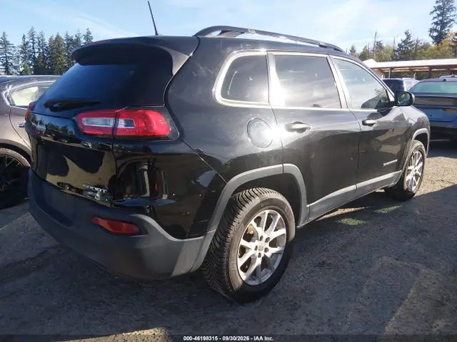 1C4PJMAB2HW556144 — 2017 Jeep Cherokee Sport 4X4, фото 4 с аукциона IAAI 14.10.2026, Естественный износ