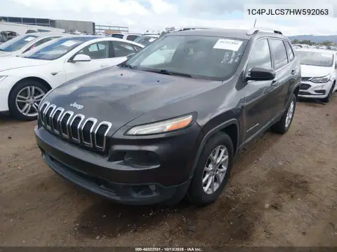 1C4PJLCS7HW592063 — 2017 Jeep Cherokee, фото 2 с аукциона IAAI, Передняя часть