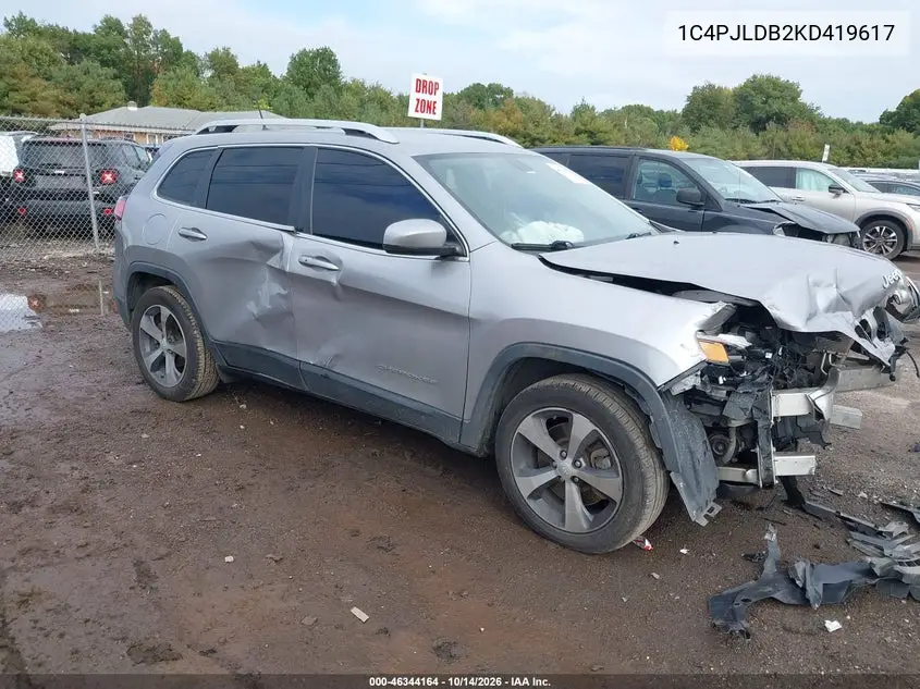 1C4PJLDB2KD419617 — 2019 Jeep Cherokee, фото 2 с аукциона IAAI, Передняя часть