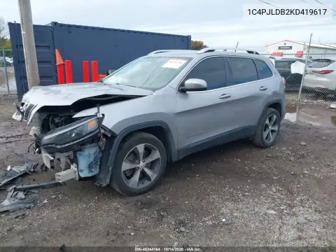1C4PJLDB2KD419617 — 2019 Jeep Cherokee, фото 3 с аукциона IAAI, Передняя часть