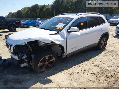 1C4PJLDB3KD295938 — 2019 Jeep Cherokee, фото 2 с аукциона IAAI, Передняя часть
