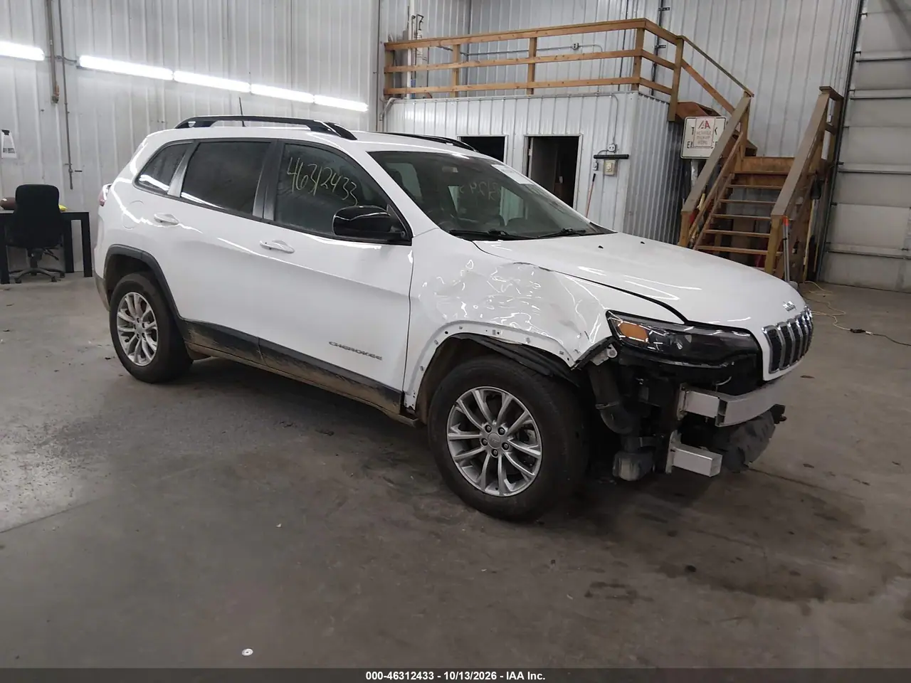 1C4PJMMN6ND529168 — 2022 Jeep Cherokee, фото 2 с аукциона IAAI, Передняя часть справа