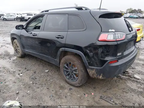 1C4PJMMB1PD114493 — 2023 Jeep Cherokee, фото 3 с аукциона IAAI, Передняя часть