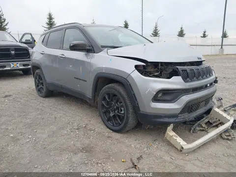 3C4NJDFN1PT506950 — 2023 Jeep Compass Altitude, Передняя часть, фото до ремонта