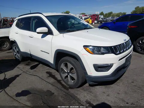 3C4NJDBB7JT180297 — 2018 Jeep Compass Latitude 4X4, Задняя часть (Rear), фото до ремонта