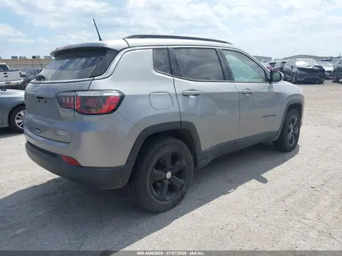 2019 Jeep Compass Latitude 4x4 VIN 3C4NJDBB1KT767922 фото 4