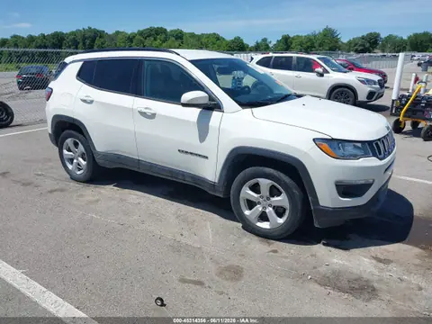3C4NJDBB1LT143233 — 2020 Jeep Compass Latitude 4X4, Задняя часть (Rear), фото до ремонта