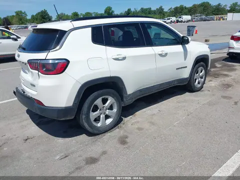 2020 Jeep Compass Latitude 4x4 VIN 3C4NJDBB1LT143233 фото 4