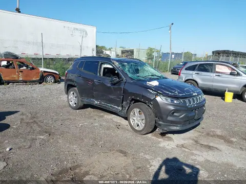 3C4NJDBB8NT178757 — 2022 Jeep Compass Latitude 4X4, Биологическая или химическая опасность (Biohazard), фото до ремонта
