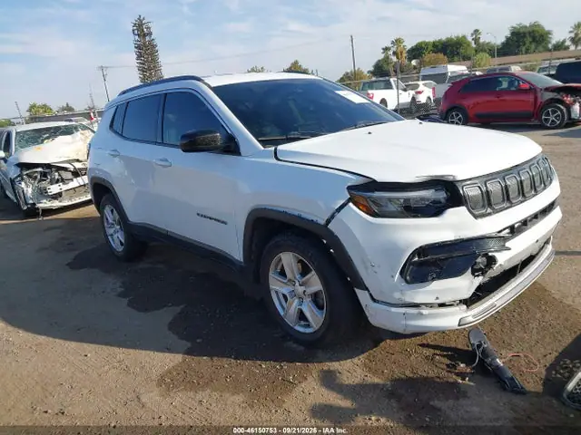 3C4NJDBB8NT112418 — 2022 Jeep Compass Latitude 4X4, Передняя часть (Front & Rear), фото до ремонта