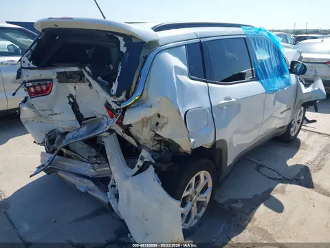 2024 Jeep Compass Latitude 4x4 VIN 3C4NJDBN5RT110433 фото 4