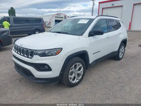 2024 Jeep Compass Latitude 4x4 VIN 3C4NJDBNXRT110444 фото 2