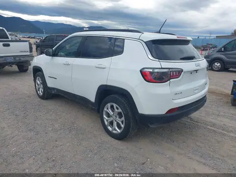 2024 Jeep Compass Latitude 4x4 VIN 3C4NJDBNXRT110444 фото 3