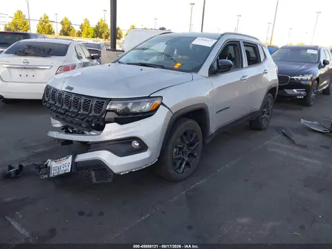2025 Jeep Compass Latitude 4x4 VIN 3C4NJDBNXST533949 фото 2