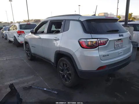 2025 Jeep Compass Latitude 4x4 VIN 3C4NJDBNXST533949 фото 3