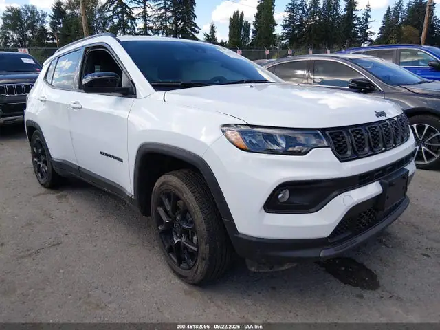 3C4NJDBN6ST606007 — 2025 Jeep Compass Latitude 4X4, Левый бок (Left Side), фото до ремонта