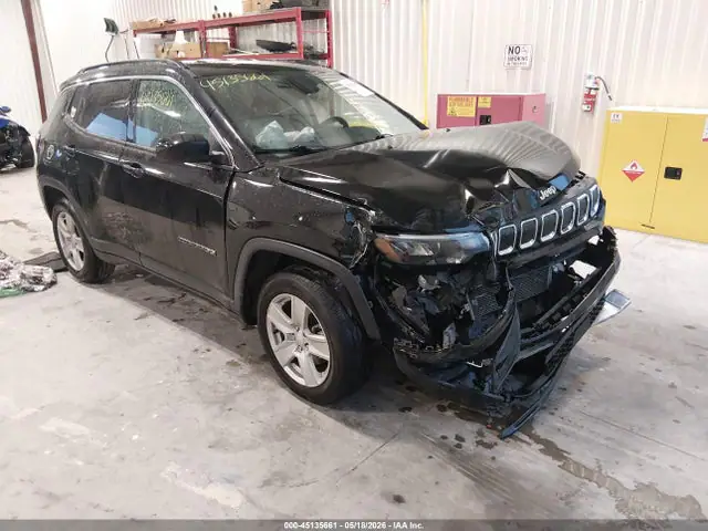 3C4NJCBB0NT224950 — 2022 Jeep Compass Latitude FWD, Передняя часть (Front End), фото до ремонта