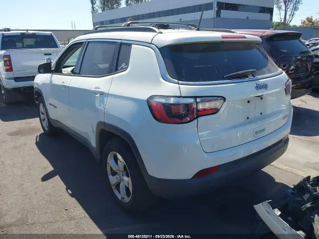 3C4NJCBBXJT125417 — 2018 Jeep Compass Latitude, фото 3 с аукциона IAAI 30.09.2026, Передняя часть