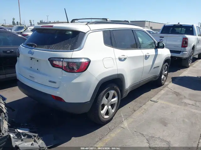 3C4NJCBBXJT125417 — 2018 Jeep Compass Latitude, фото 4 с аукциона IAAI 30.09.2026, Передняя часть