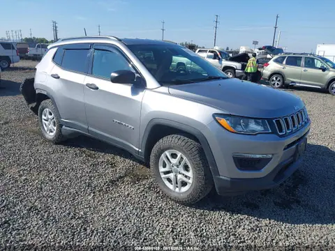 3C4NJDAB9JT132088 — 2018 Jeep Compass Sport 4X4, Задняя часть (Rear), фото до ремонта